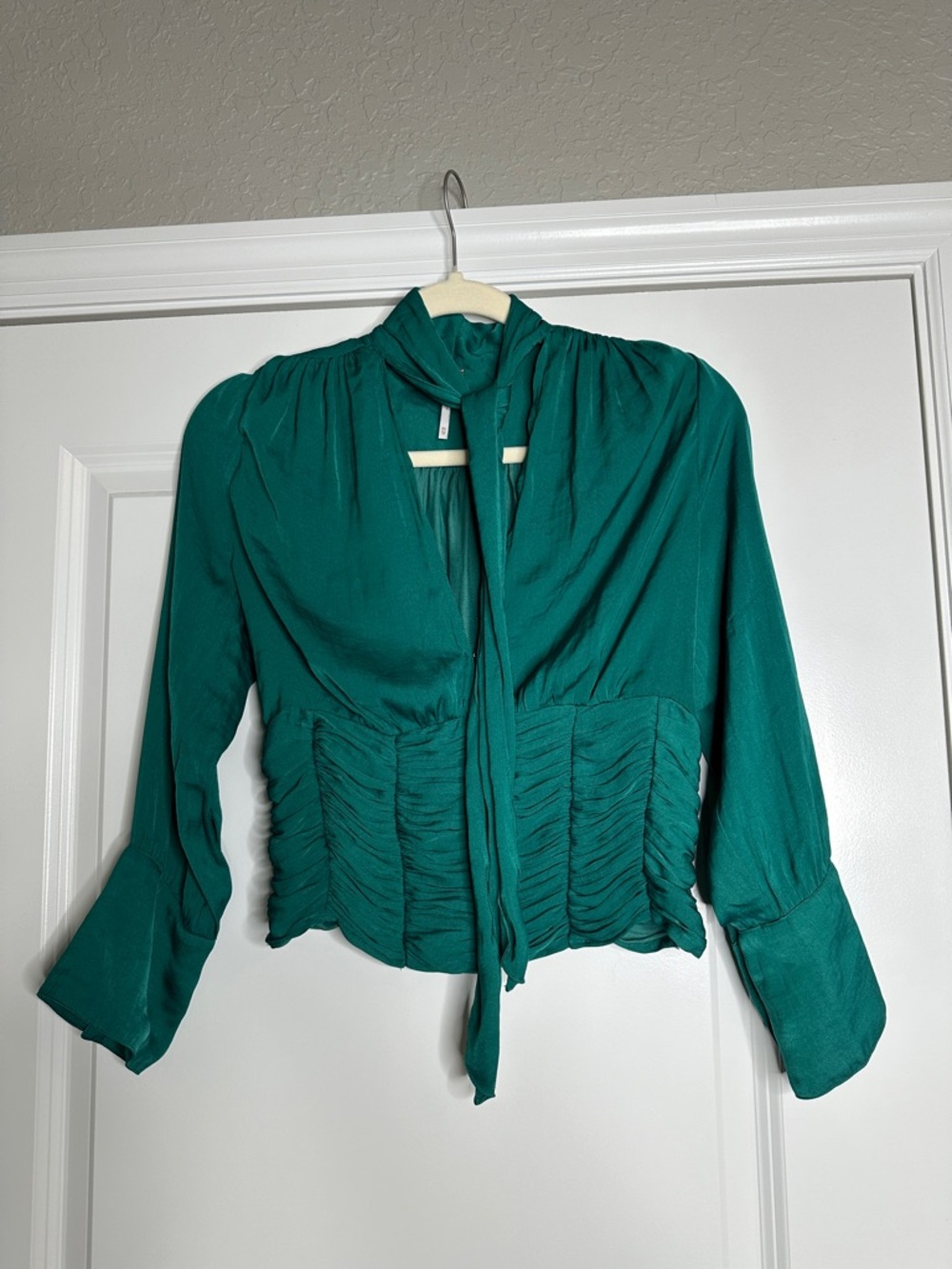 Free People Women’s Green Meet Me There Crop button front Long Sleeve Blouse - Picture 4 of 10